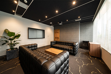 内装工事リース株式会社の応接室