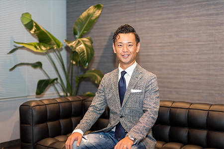 内装工事リース株式会社の代表 石堂雄太