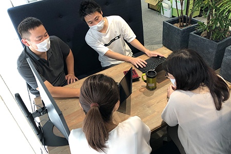 内装工事リース株式会社の社内ミーティング